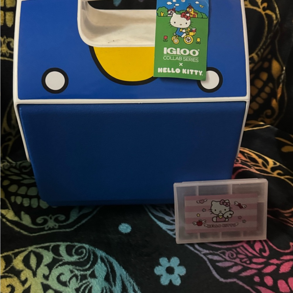 Igloo Playmate Pal Hello Kitty Collab Series Cooler
